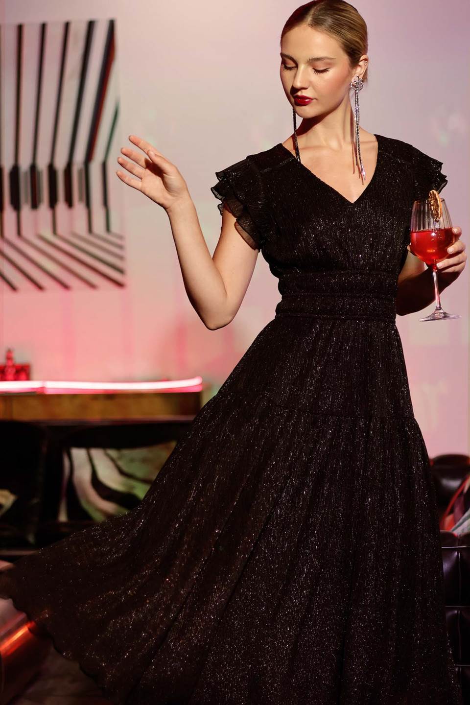 GLITTER RUFFLE SLEEVE TIERED MIDI DRESS